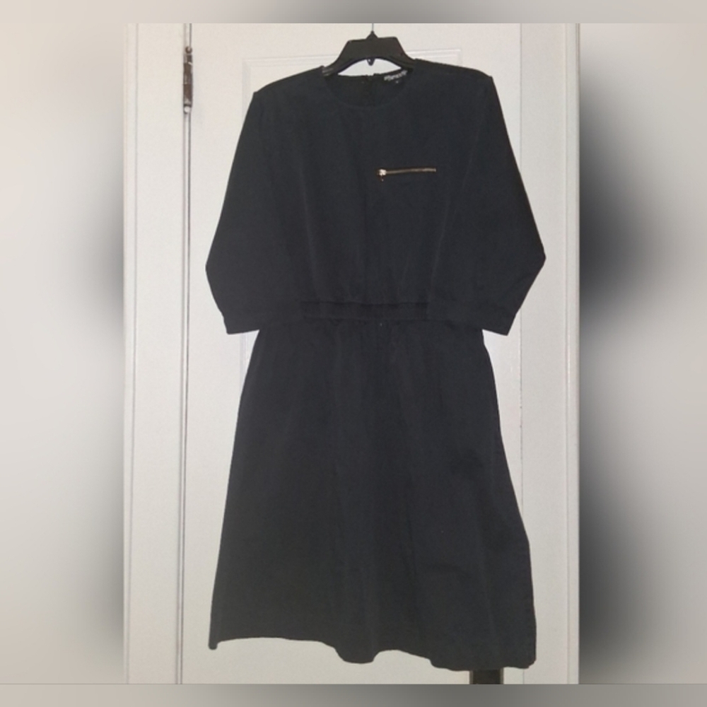 Large Black Dress - Picture 3 of 5